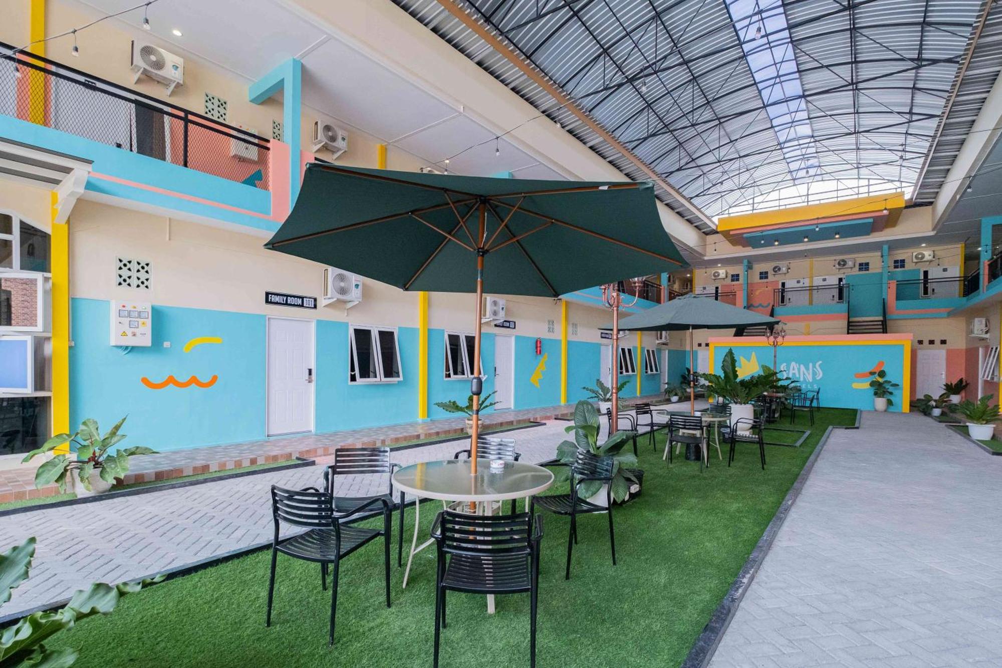 Sans Wm Hotel Blitar Exterior foto